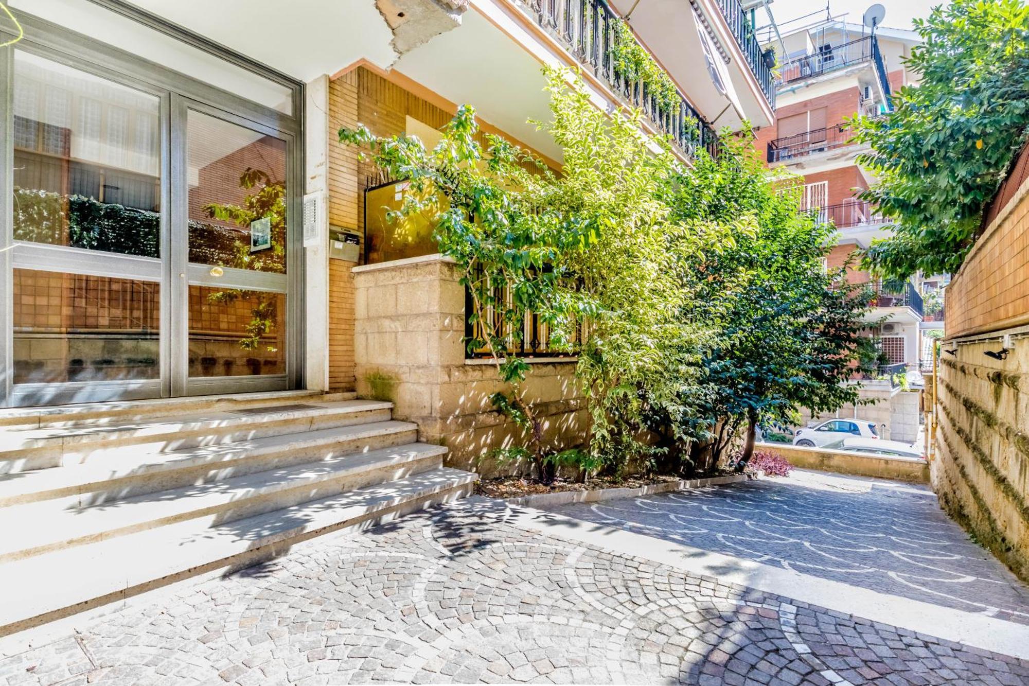 Luxury Giorgi Rom